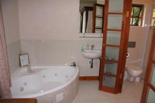 фото отеля Oakhampton Bed & Breakfast East London