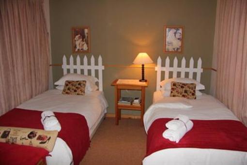 фото отеля Oakhampton Bed & Breakfast East London