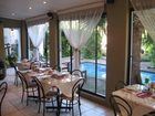 фото отеля Oakhampton Bed & Breakfast East London