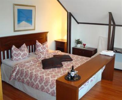 фото отеля Cronin's Cafe & Guesthouse
