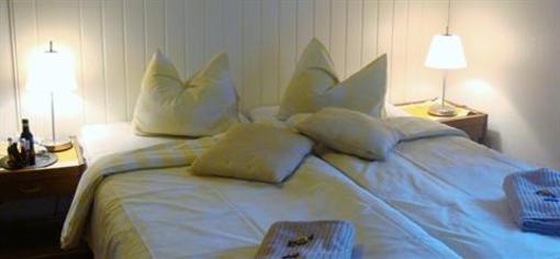 фото отеля Cronin's Cafe & Guesthouse