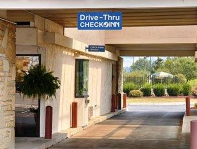 фото отеля Super 8 Westlake Cleveland