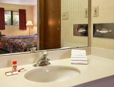 фото отеля Super 8 Westlake Cleveland
