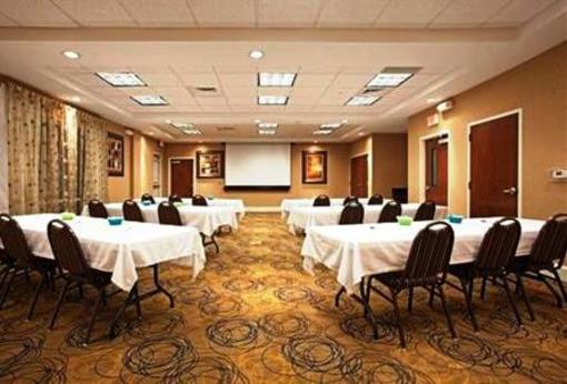 фото отеля Holiday Inn Express Pembroke