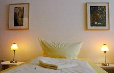 фото отеля Carl Hostel Trudering Munich