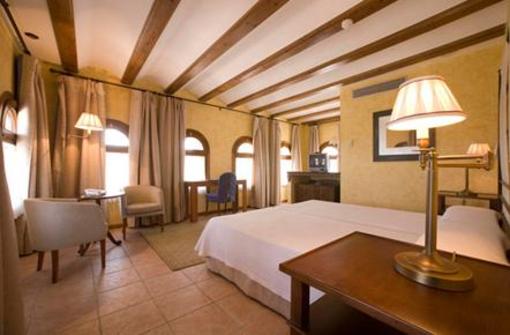 фото отеля Hospederia Castillo Papa Luna Hotel Zaragoza