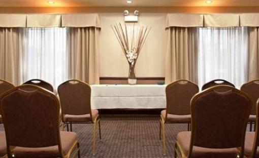 фото отеля Holiday Inn Express Hotel & Suites Chicago Airport West