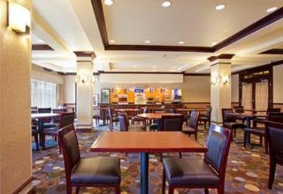 фото отеля Holiday Inn Express Hotel & Suites Chicago Airport West