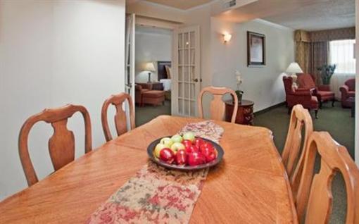 фото отеля Crowne Plaza Hotel Kansas City - Overland Park