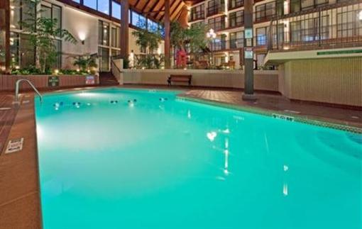 фото отеля Crowne Plaza Hotel Kansas City - Overland Park