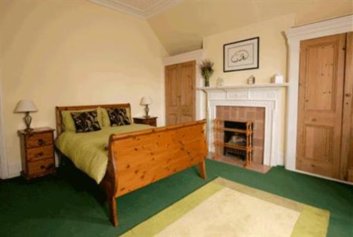 фото отеля Heatherbank Bed and Breakfast Camberley
