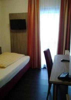 фото отеля Hotel Gasthof Krone Deckenpfronn