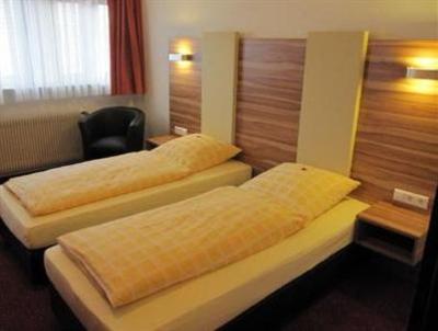 фото отеля Hotel Gasthof Krone Deckenpfronn