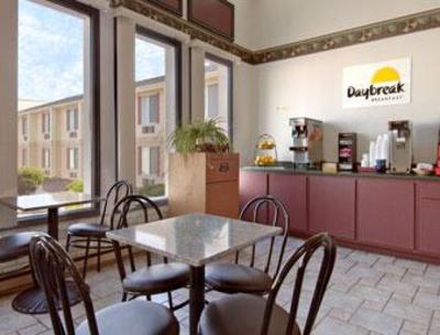 фото отеля Days Inn & Suites Frostburg