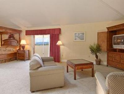фото отеля Days Inn & Suites Frostburg