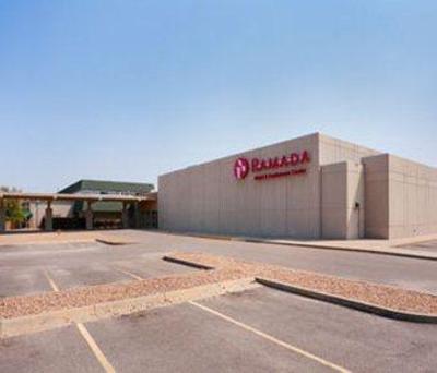 фото отеля Ramada Hotel Hutchinson