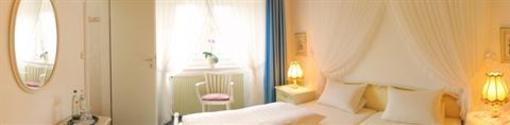 фото отеля Petry Schlos Hotel Treis-Karden
