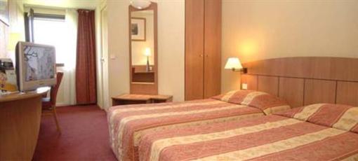 фото отеля Kyriad Geneve St-Genis-Pouilly