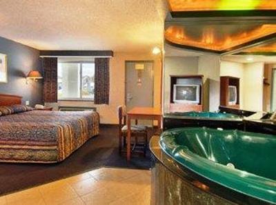 фото отеля Super 8 Milford/New Haven