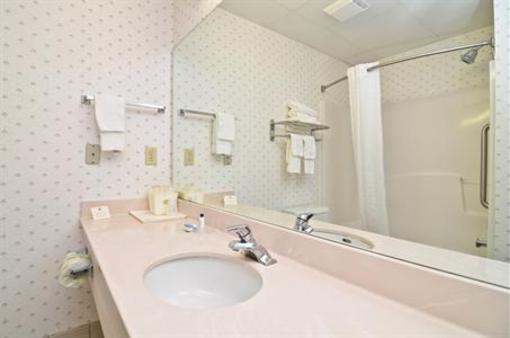 фото отеля Best Western Bradbury Inn & Suites