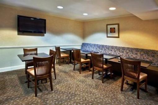фото отеля Holiday Inn Express Alpharetta-Roswell