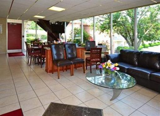 фото отеля Econo Lodge Inn & Suites Westfield