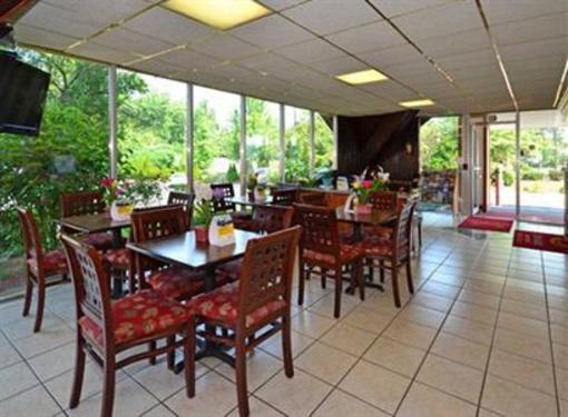 фото отеля Econo Lodge Inn & Suites Westfield