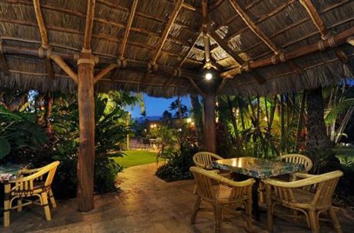 фото отеля The Mauian Hotel on Napili Beach