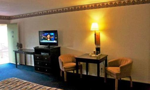 фото отеля Garden Inn & Suites