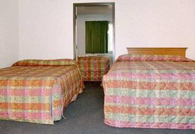 фото отеля Hollywood Studio Inn & Suites