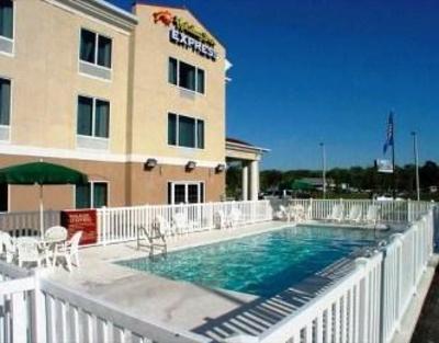 фото отеля Holiday Inn Express Hotel & Suites Tavares