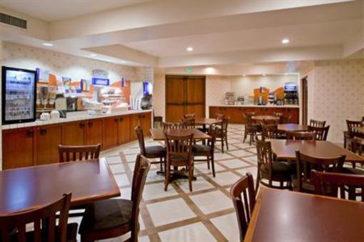 фото отеля Holiday Inn Express Hotel & Suites Carpinteria