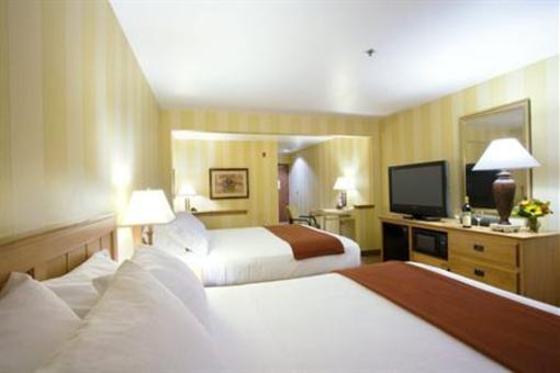 фото отеля Holiday Inn Express Hotel & Suites Carpinteria