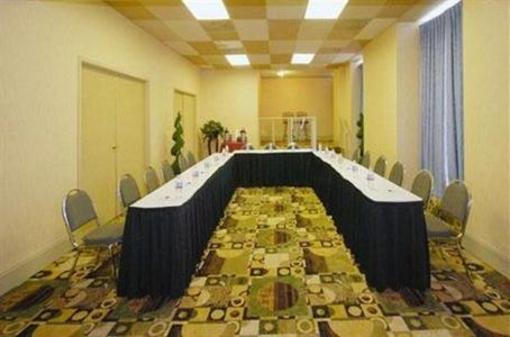 фото отеля Clarion Inn & Suites New Orleans