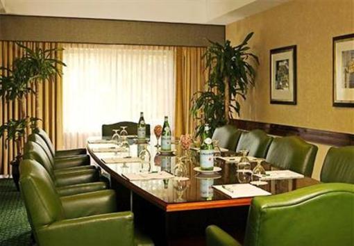 фото отеля Courtyard by Marriott Burlington Taft Corners