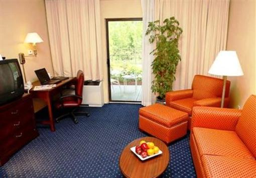 фото отеля Courtyard by Marriott Burlington Taft Corners