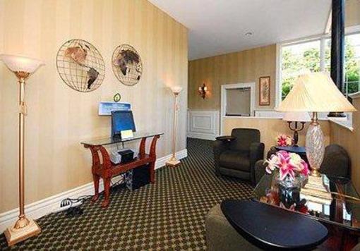 фото отеля Comfort Inn & Suites East Greenbush