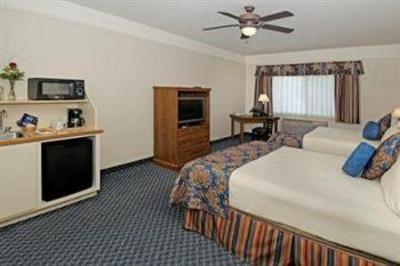 фото отеля Charter Inn & Suites