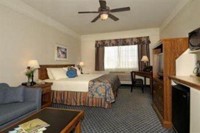 фото отеля Charter Inn & Suites
