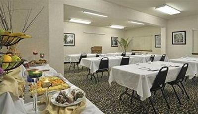 фото отеля Charter Inn & Suites