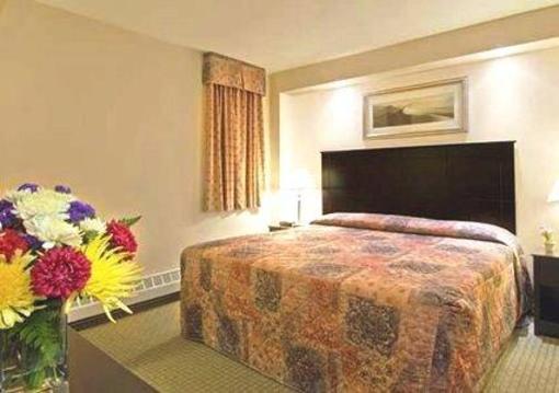 фото отеля Econo Lodge Inn & Suites Downtown Toronto