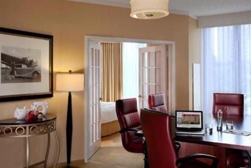 фото отеля Chicago Marriott Suites O'Hare