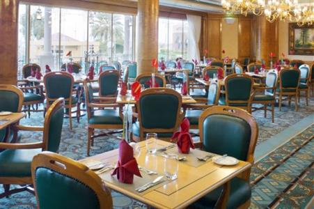 фото отеля Crowne Plaza Bahrain