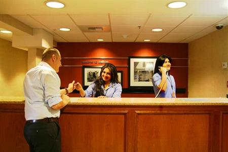 фото отеля Hampton Inn & Suites Colton