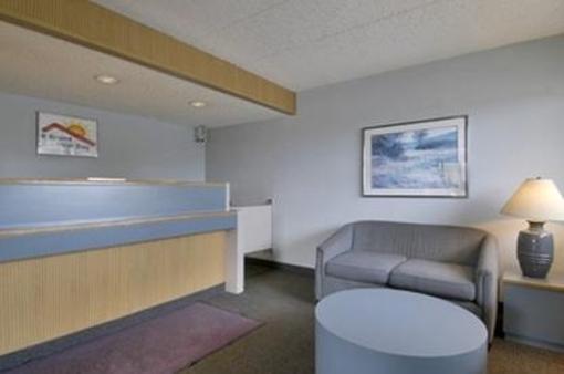 фото отеля Red Roof Inn - Toledo Holland