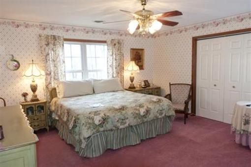 фото отеля Locust Brook Lodge Bed & Breakfast