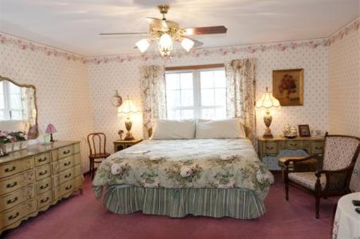 фото отеля Locust Brook Lodge Bed & Breakfast