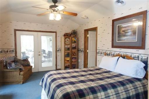 фото отеля Locust Brook Lodge Bed & Breakfast