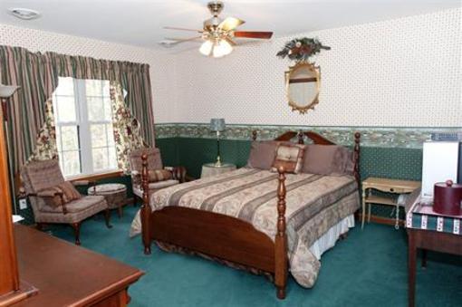фото отеля Locust Brook Lodge Bed & Breakfast
