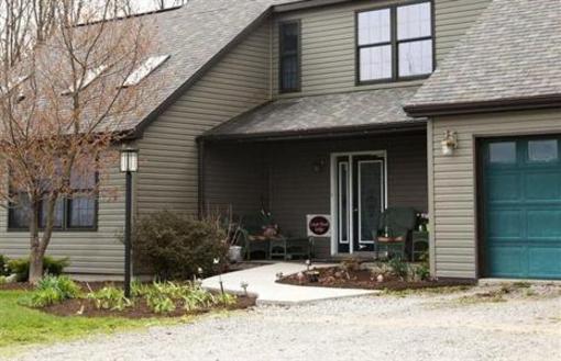 фото отеля Locust Brook Lodge Bed & Breakfast